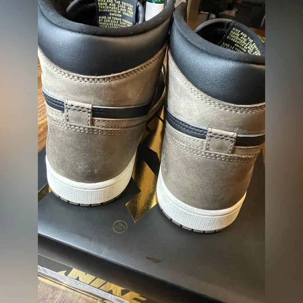 Like New AIR JORDAN 1 RETRO HIGH OG - Picture 6 of 10